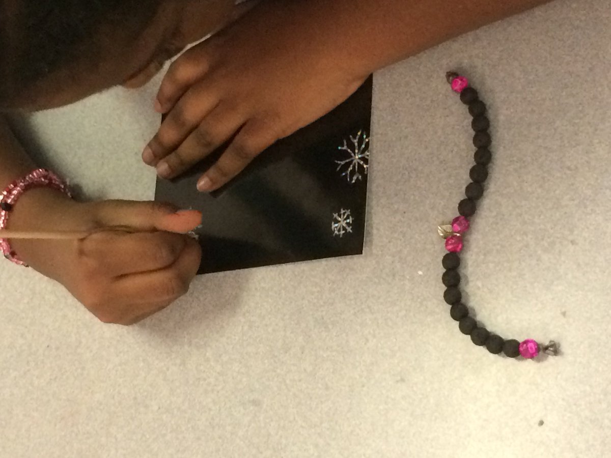 2nd grade learned about horizontal and vertical and diagonal lines! They put them together to make snowflakes using the technique of scratching!!! #PocaPreK5 #PowhatanPride