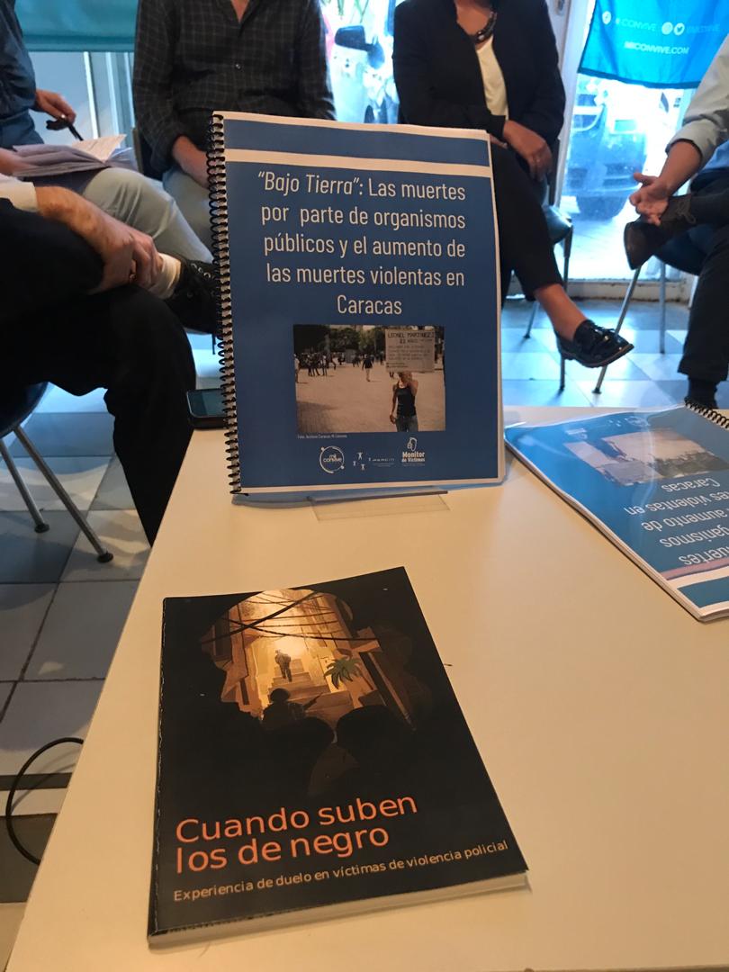 RobertoPatino's tweet photo. Muy orgulloso del trabajo de los equipos de @miconvive porque hoy bautizamos dos investigaciones sobre la incidencias de la violencia en Caracas. Un gran esfuerzo de análisis y recopilación tanto de datos como de testimonios. https://t.co/oV0LvL9yfu