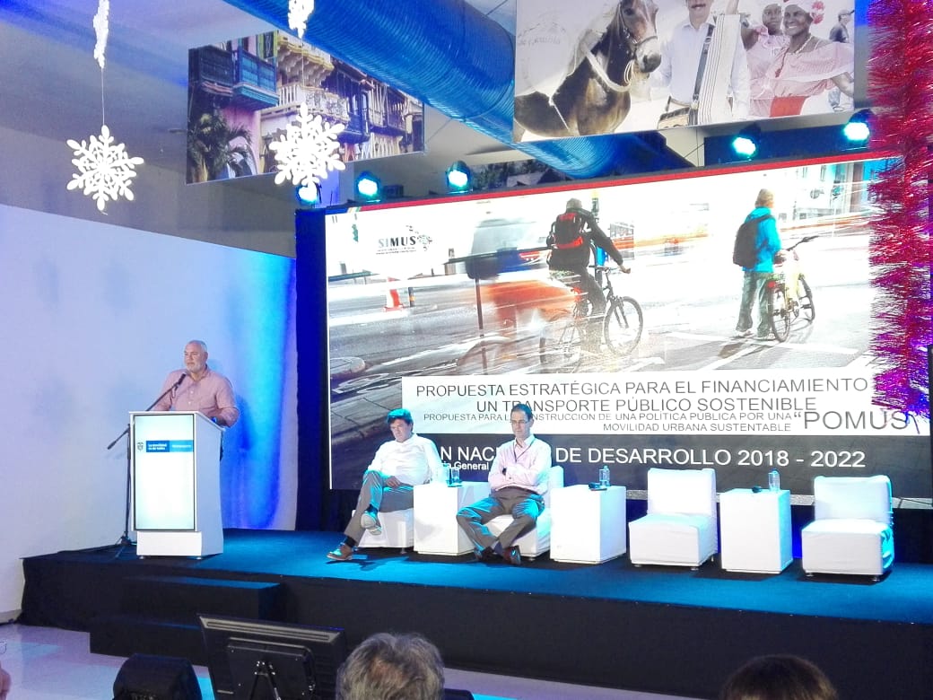 transmetrobaq's tweet photo. Con la presentación de una propuesta estratégica para el financiamiento de un transporte público sostenible, nuestro gerente, @rickyrestrepo, participa del taller de construcción en busca de la sostenibilidad de los sistemas, liderado por @MinTransporteCo, en Cartagena. https://t.co/jzZi3OC6yr