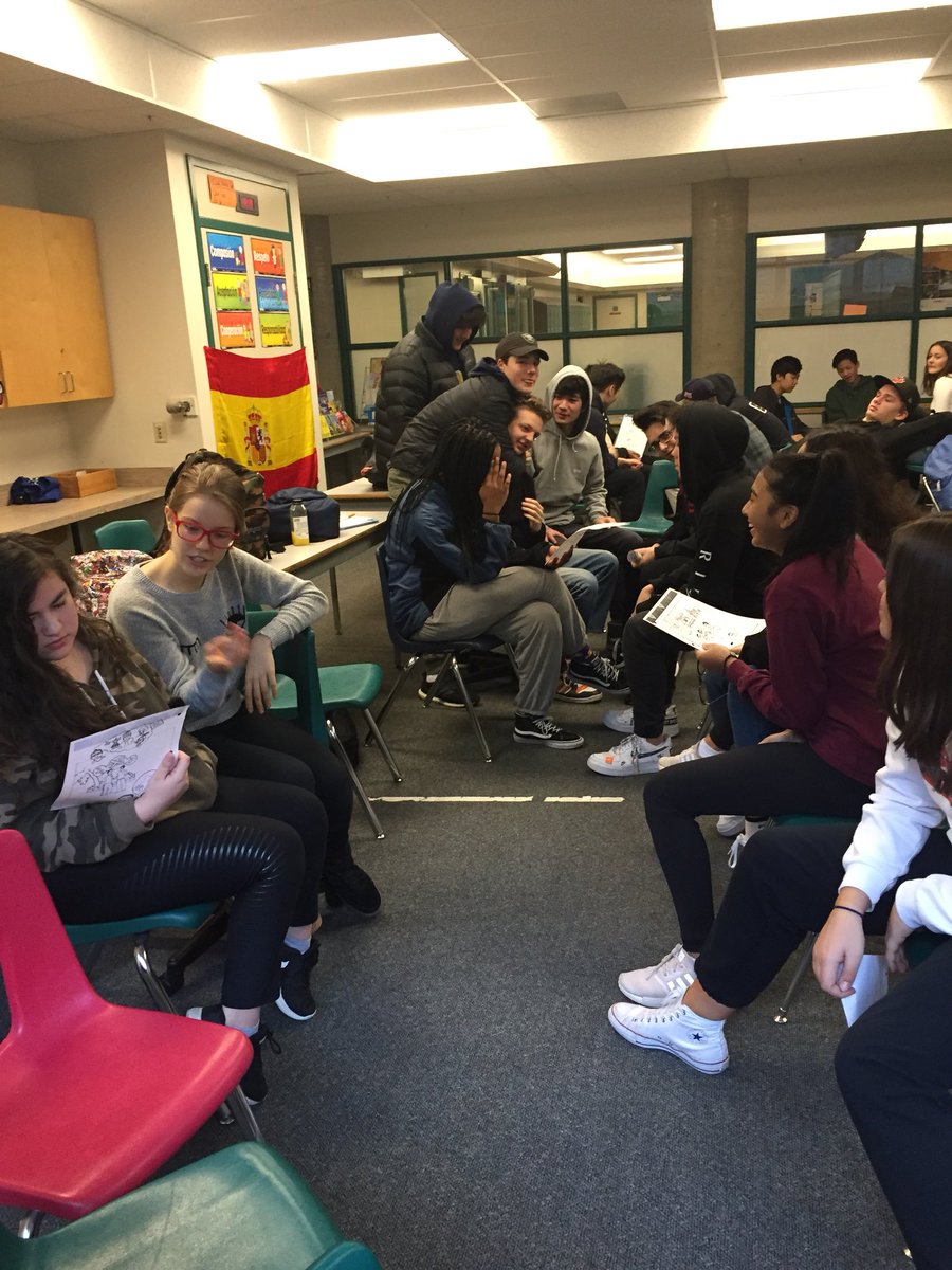 PetersonSenora's tweet image. Spanish 11 doing retelling chapters from “Tumba”. #spanishteaching #TPRS #citeaching #learningisfun #wvss