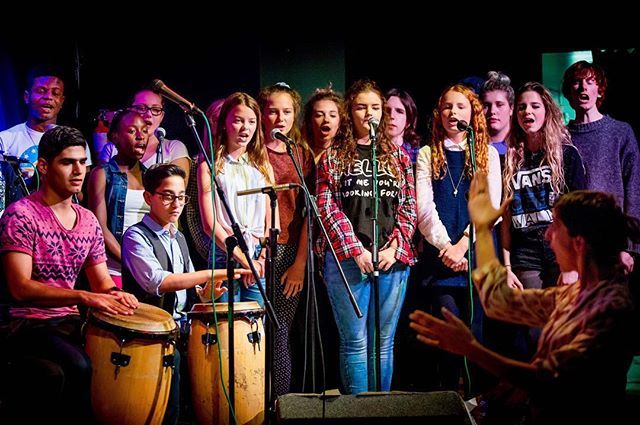 Harmony: “the combination of different musical notes played or sung at the same time to produce a pleasing sound.”🎶 #Music #YouthMusic #sound #choir #chords #instruments #band #artist #singing
📷 Music Action International - Harmonise ift.tt/2rxQGaR