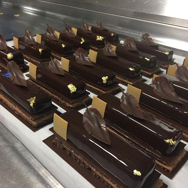 With Christmas coming, let’s start to indulge your taste buds🧒🃏 Like this delicious kalamansi, #MANJARI 64% and #DULCEY 32% dish by <a href="/planggersbest/">Jonas Plangger</a> 😍 <a href="/CoworthParkUK/">Coworth Park</a> #CercleV