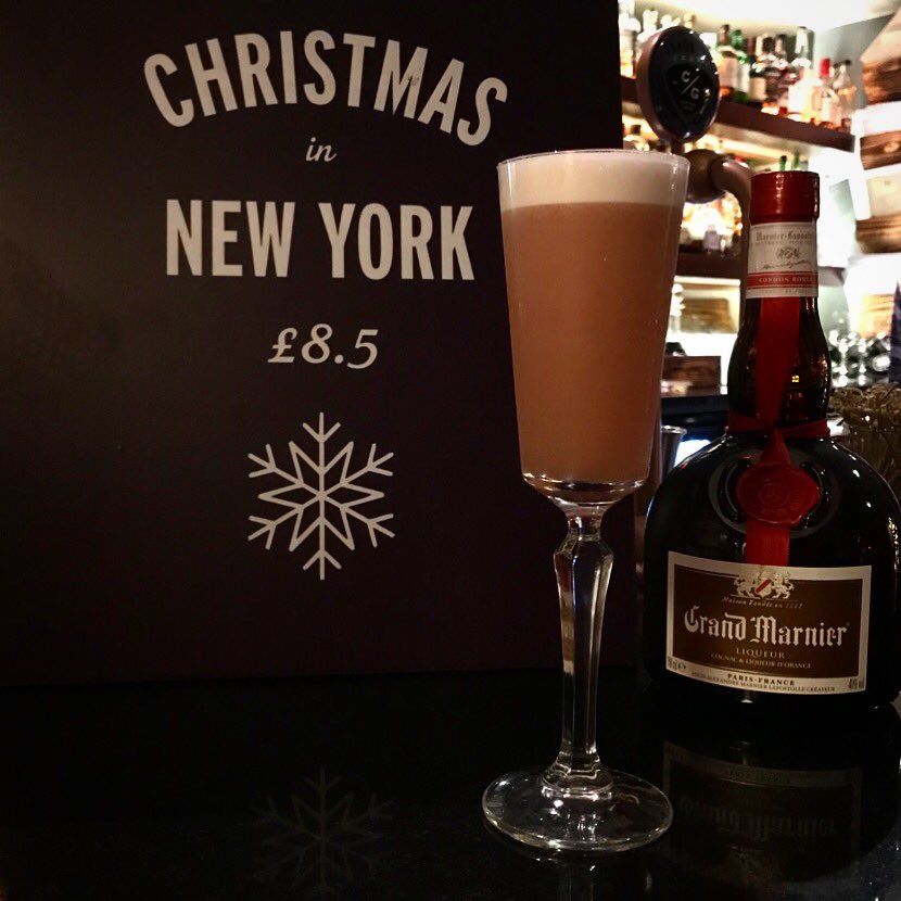 Monteithsclose's tweet image. We’ve partnered with our good friends #grandmarnier to bring you a festive cocktail special. Grand Marnier, mulled wine syrup, egg white &amp;amp; lemon, #Christmas In New York is serving now at the Monteiths bar.