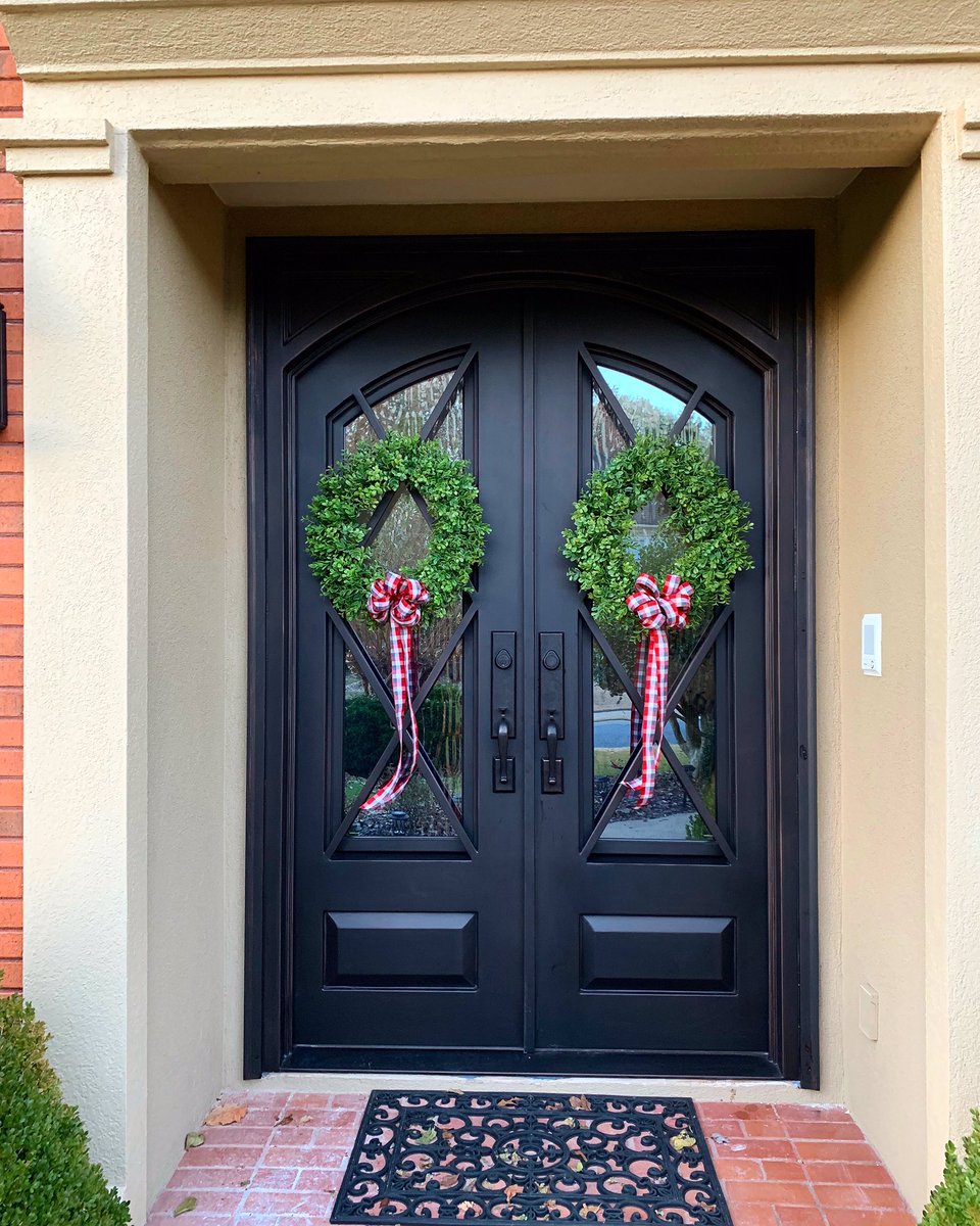DIYMachine's tweet image. One of our new styles perfectly installed by Total Renovation. 🏡#curbappeal #irondoor