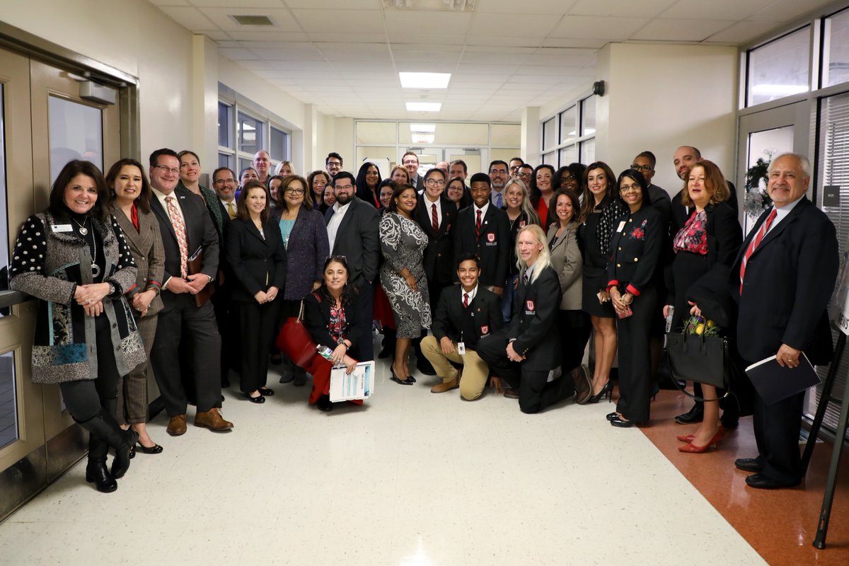 DISD_CollegeRdy's tweet photo. @AlamoColleges1 visited @WTWCollegiate to explore the @DISD_PTECH_ECHS opportunities and were able to learn from @HHSCollegiate students ! @dcccd @dallasschools @DallasisdSTEM #WorkplaceLearning #Workforce #WorkforceDevelopment #CollegeCredit #DallasISD https://t.co/84uveybdPi