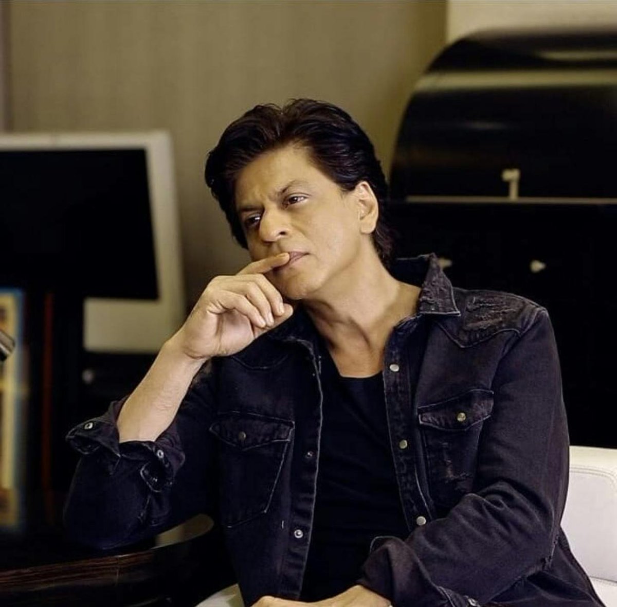 mh02du0555_'s tweet image. Kabhi khud pe, kabhi haalaat pe rona aaya,

Baat nikali to har ek baat pe rona aaya...

#8DaysToZero