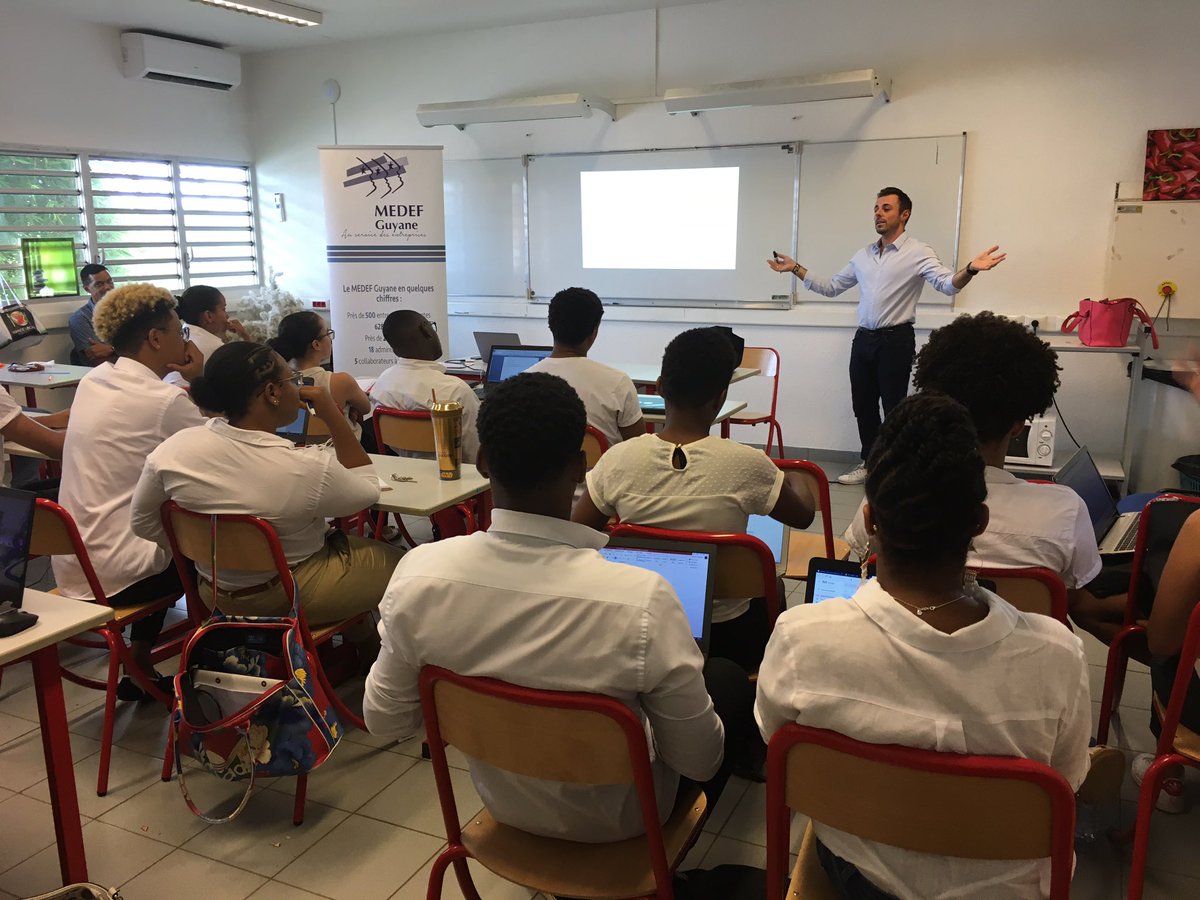 MedefGuyane's tweet photo. Semaine du numérique : « Créer son entreprise à l’ère du numérique » par Corentin Saux avec les étudiants de 2ème et 3ème annee de l’EGC Guyane.
Merci à Marko Gabou, Directeur et Sandra Olivier, Coordinatrice pour leur accueil.
#semainedunumerique
#EGCGUYANE https://t.co/ZO1R6Uli3s