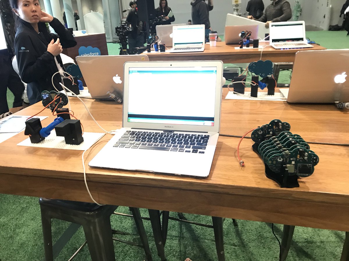 dks_un's tweet photo. #Salesforce #SalesforceTour https://t.co/ZcndPM6wEJ