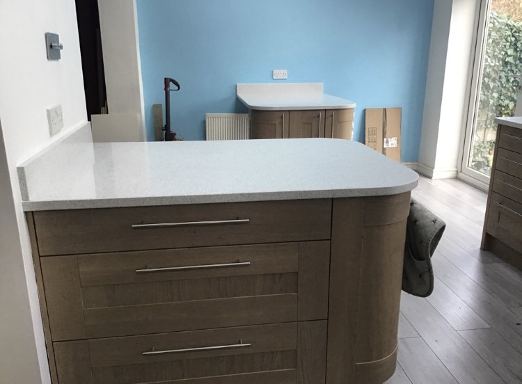 paulw_rl16's tweet photo. White mirror Silestone quartz #silstone #quartz https://t.co/cRyXohjrWN