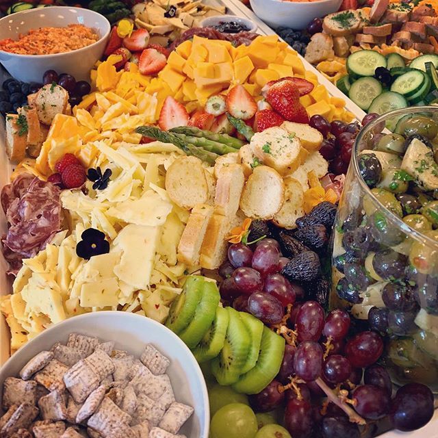 TasteLabDC's tweet image. ‘Tis the season for indulgence!! @getplateddc certainly knows how to satisfy every craving at once. #madeindc #madeintastelab  _________________________
#holidayparty #catering #dccatering #dcfoodies #cheeseplease #puppychow #happyholidays #tistheseason … ift.tt/2PzcVGY
