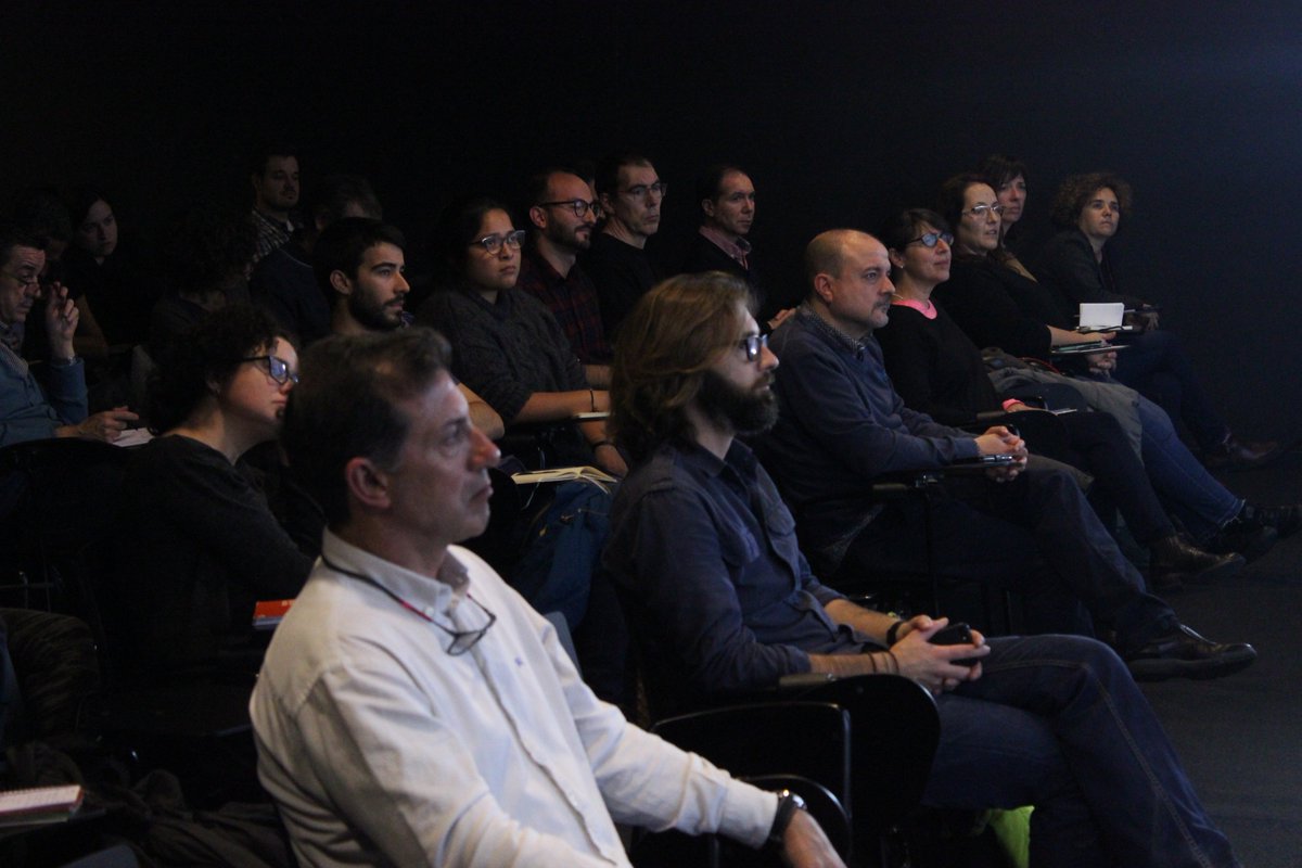 bcn_empreses's tweet image. 📍#EstàPassant
🙌 Parem l’orella! Comença la #MasterclassCibernàrium en què l’antropòleg, expert en Internet i fundador de @RocaSalvatella, @genisroca, abordarà els reptes digitals que han d’afrontar les empreses en l’actualitat, a l’Auditori del #Cibernàrium.