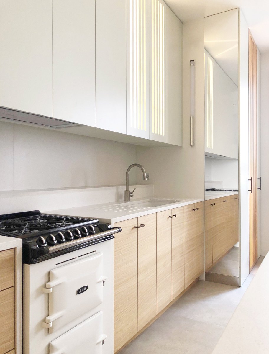 Let's discover architect Clément Lesnoff-Rocard's renovation of a magnificent Parisian apartment. 

An article by magazine <a href="/MUUUZ/">Muuuz</a> : bit.ly/2DYpQ3V
© Clément Lesnoff-Rocard #architecture #design #luminaires