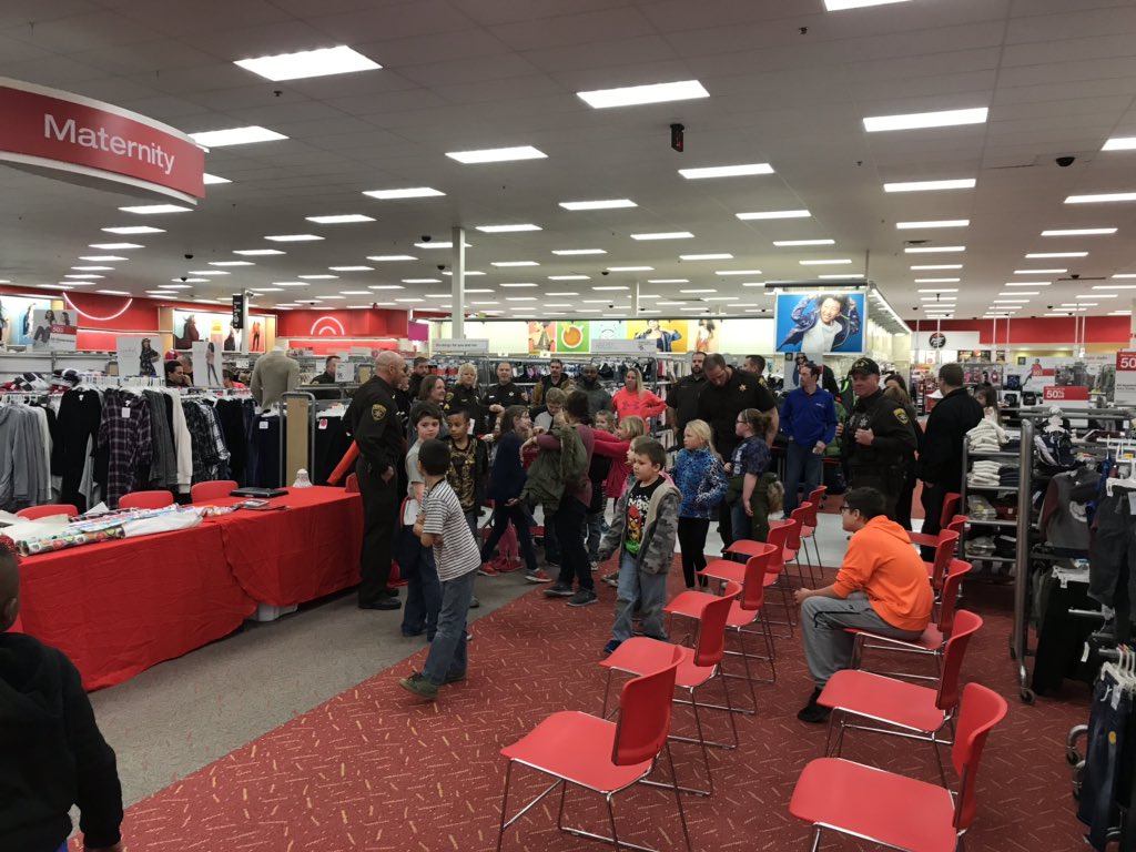 #T1951 had a great shop with a cop event yesterday with the Macon County Sheriffs Department! <a href="/costend/">Courtney Heyen</a> <a href="/BHaeusser/">Bryan Haeusser</a>
