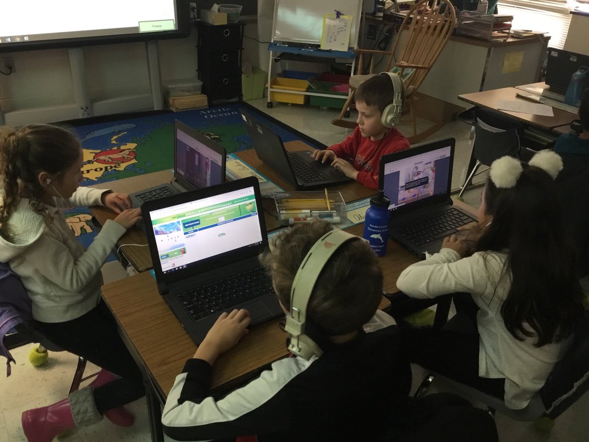 MrsCannon_LIB's tweet photo. Even though Hour of Code ended, second grade students are still working on their skills! #coding #SCES18 https://t.co/uaYxGzLhvp