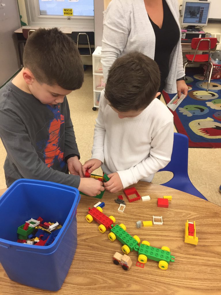 Playing with our peer mentors!! #MineolaProud @MeadowDrMineola