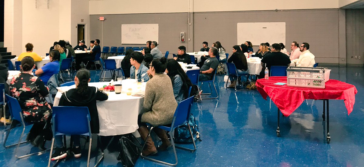 Ms_D_Hernandez's tweet photo. Mentoring Minutemen Season of Sharing Holiday lunch. Papaโs Burgers ๐ generously provided lunch for us mentors and mentees! #DontQuit #HelpOthersIfYouCan #InspireOthers #BeTheChange @EISDofSA @EISDMemorialHS @DrH_OnTheEdge @PamelaJReece1 @EISDFE https://t.co/Veqwl38Nl8