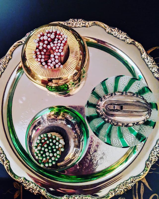 prettypink2lips's tweet image. Another chic peek at my friend "s holiday decor - using the good stuff! #usethesilver #usethegoodstuff #holidaydecor #happyholidays