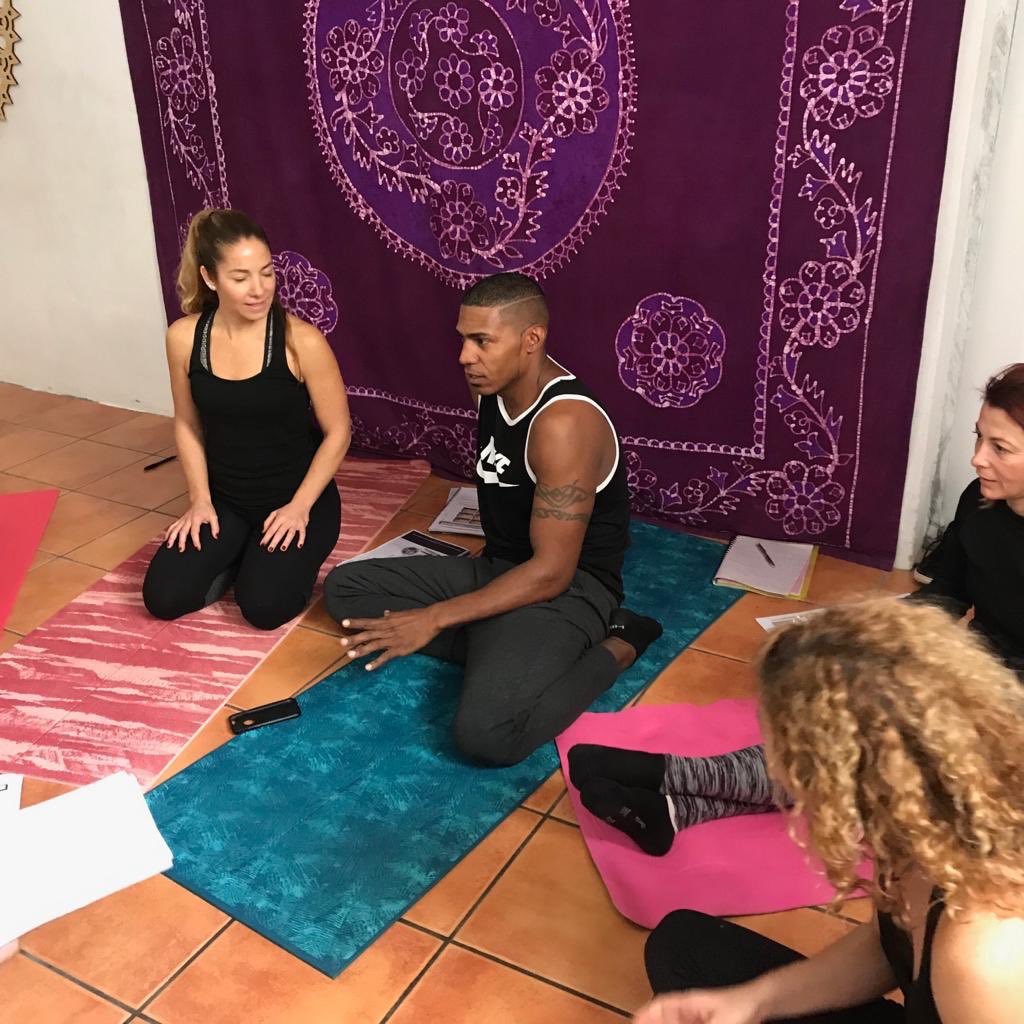 Pilatesbalear's tweet photo. En pleno curso de Ibiza con nuestra directora Marian Duarte, si quieres sentir nuevas sensaciones a comienzo de 2019, no lo dudes y contacta con nosotros

Marian Duarte Directora y profesora de la Asociación: 655524179
info@asociacionbaleardepilates.org
https://t.co/ogPNVXlFPd https://t.co/bZPFCPpDPs
