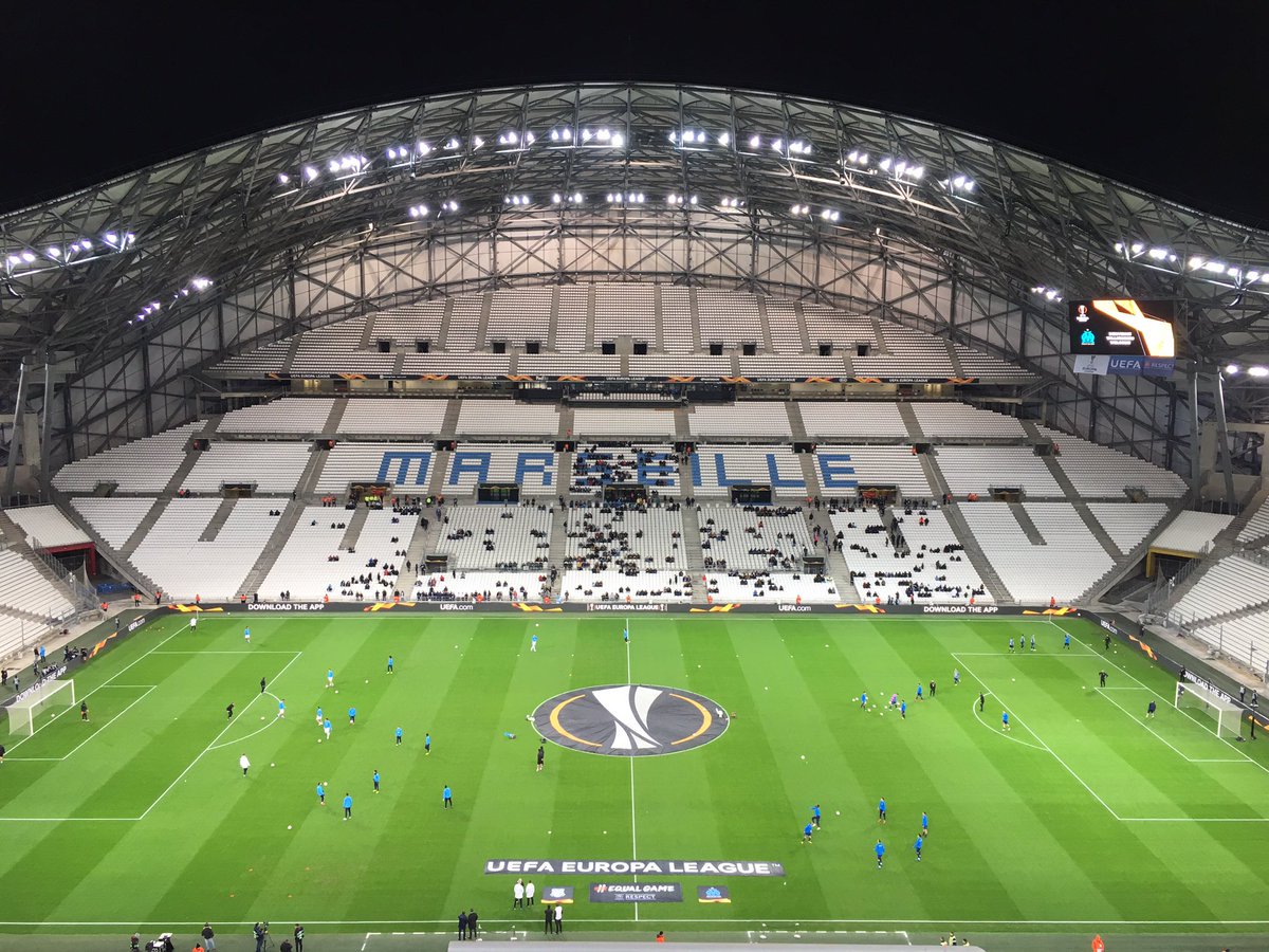WinamaxSport's tweet photo. Survêt' de Chelsea et Dortmund interdits en tribunes ce soir. #OMApollon https://t.co/D8Kmubg5sm