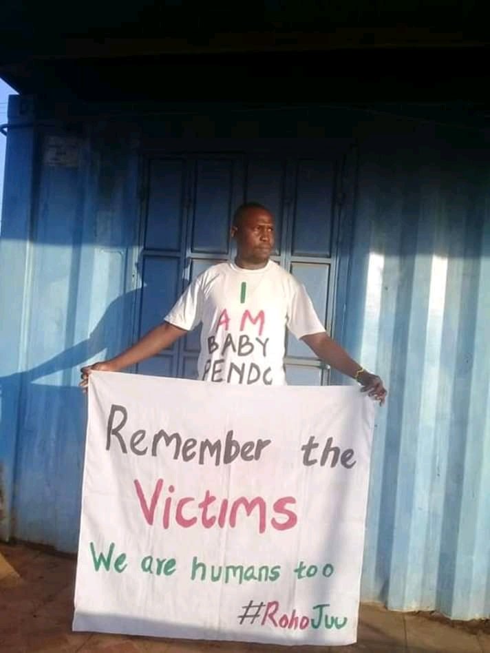 Shikohkihika's tweet photo. Then there was a handshake, and the #TheHandCheque, Sore eyesight for the common mwananchi. No? But of importance is Life. https://t.co/4NCLje6DpQ