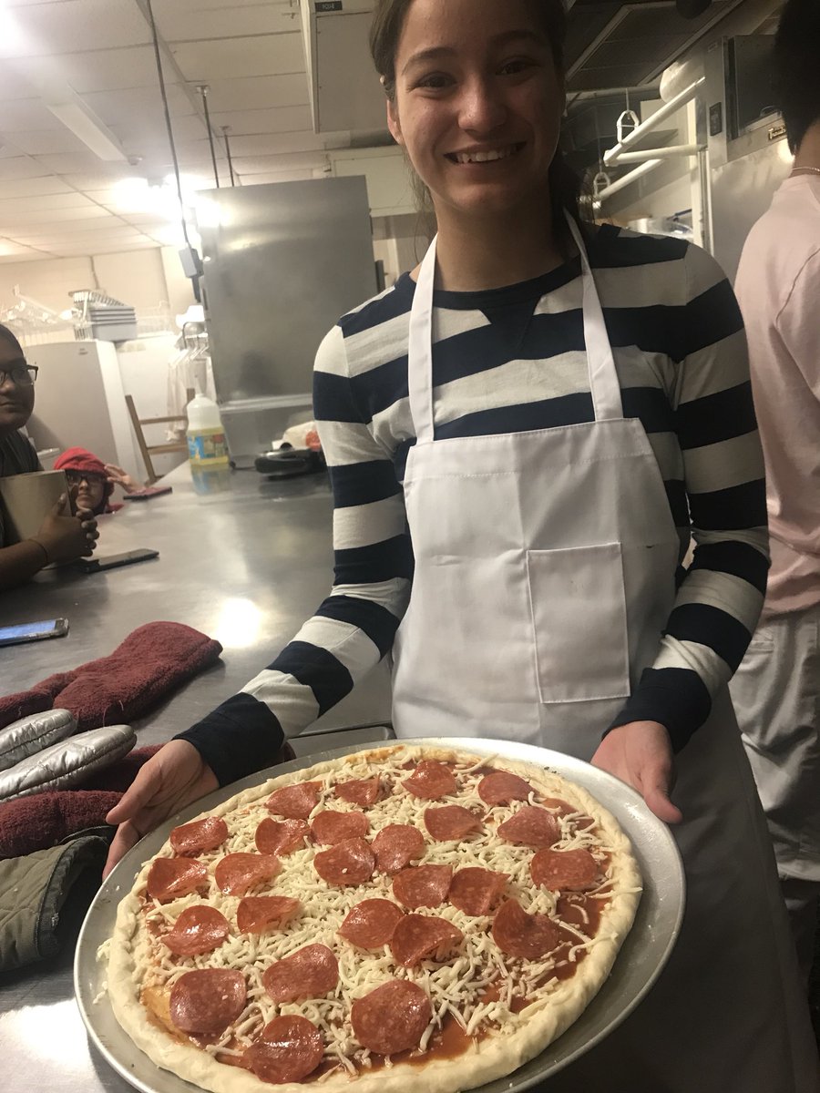 HHS_CULINARY16's tweet photo. Welcome to @HarlingenHS culinary arts class where we get to eat our semester exam! #yeastbreads #cardinalslearn #cardinalclassrooms https://t.co/ns0759Vn3w