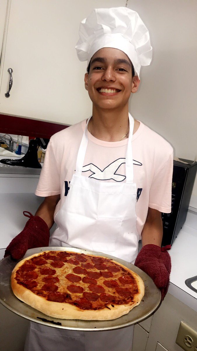 HHS_CULINARY16's tweet photo. Welcome to @HarlingenHS culinary arts class where we get to eat our semester exam! #yeastbreads #cardinalslearn #cardinalclassrooms https://t.co/ns0759Vn3w