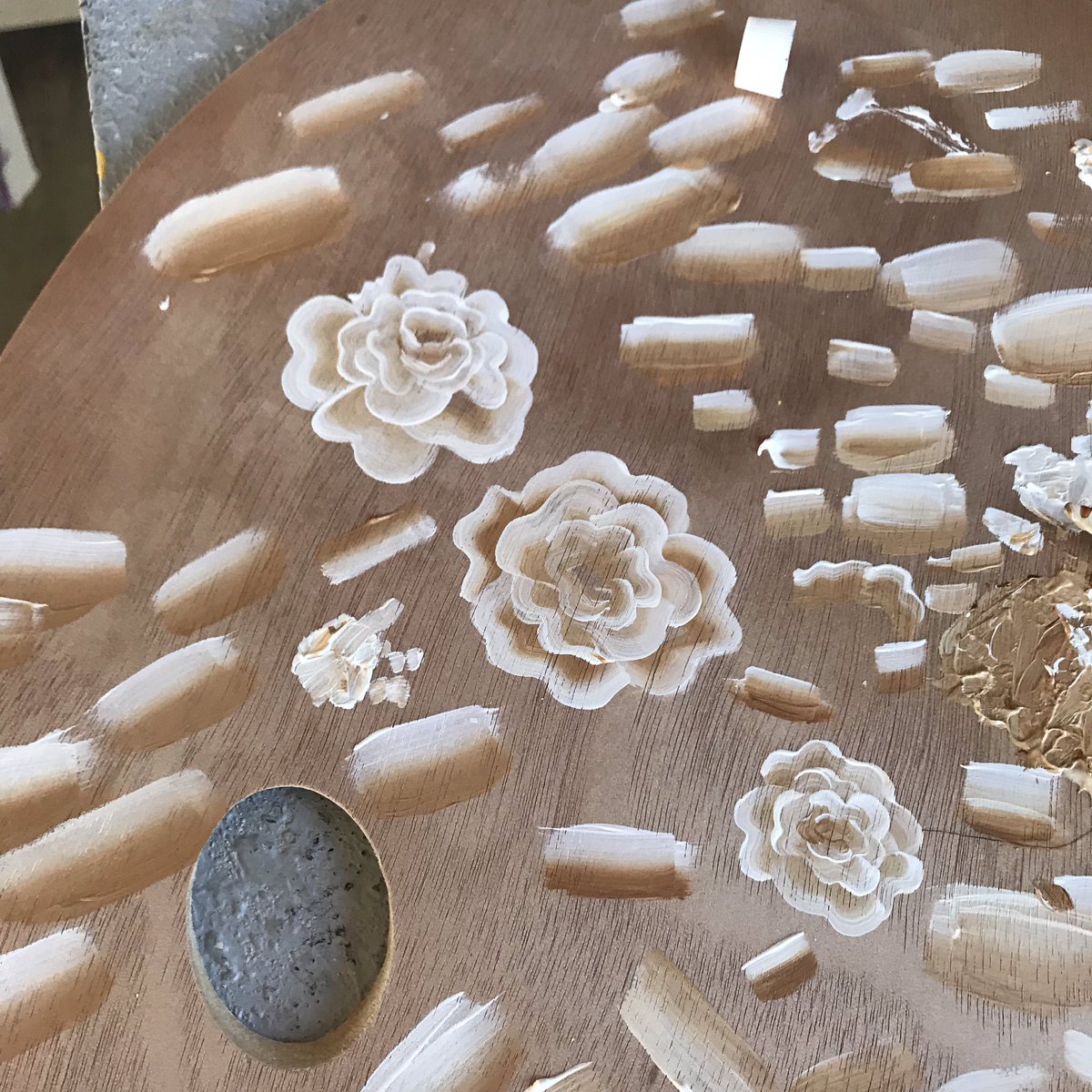 sincerelyart's tweet photo. i learned how to paint roses with one stroke this morning, so i moved them from my pallet to my canvas. 🌹 
#WIP https://t.co/X0yl7Y9XRk