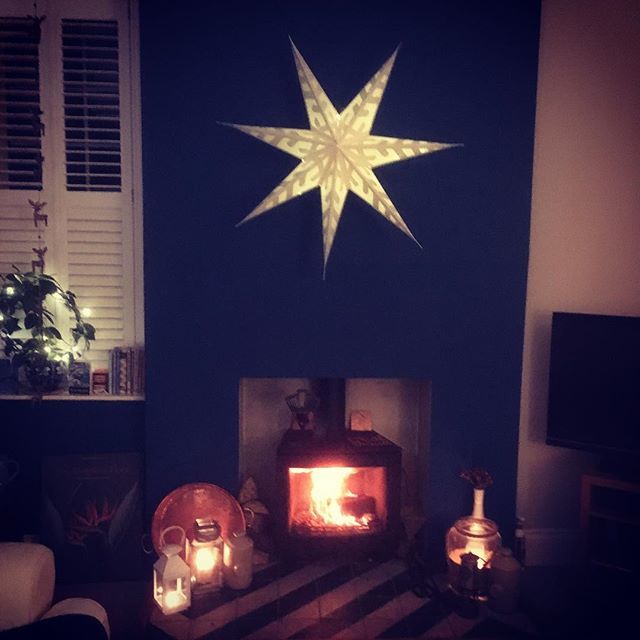 GreenDragonAxe's tweet photo. We have a new #star attraction in the house! ⭐️ #GDH #bedandbreakfast #Axminster #StarAttraction #Christmas #ChristmasStar #WoodBurner https://t.co/N2zmWNX90t https://t.co/Lidk5OZCeb