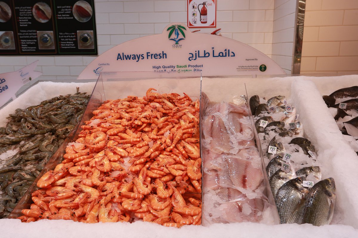 #السعوديه_تصدر_الروبيان_للصين    لمن يتسال لماذا التصدير الى الصين وهل الروبيان الوطني متوفر لدينا .. كل ماعليك الاتجاه الى اقرب فرع لمتاجر الهايبر ماركت الكبيرة في المملكة بنده  وكارفور والتميمي ولولو  لتجد الروبيان السعودي حتى المطبوخ منه بسعر مععقول وطازج من المزارع مباشرة