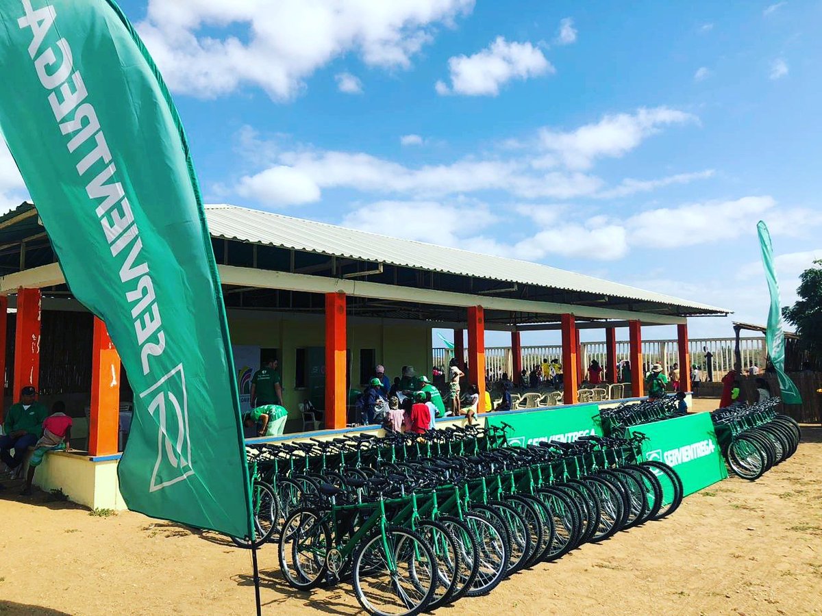 LisMora11's tweet photo. Estamos #DejandoHuellaVerde en la Guajira porque creemos que el futuro son los niños 👦🏽 🧒🏻. Iniciamos la entrega de bicicletas https://t.co/1I9eHUSpmM
