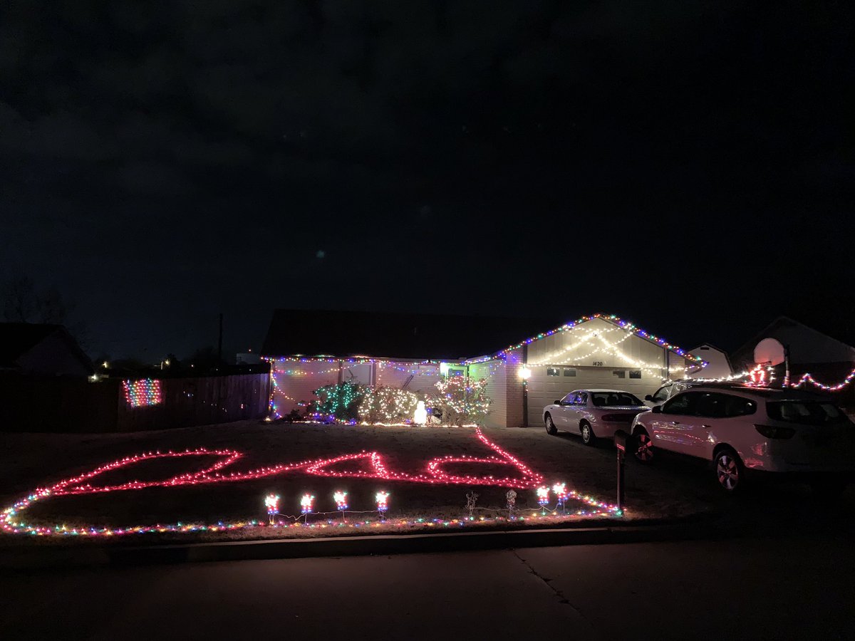 cowboyvoice's tweet photo. A fitting tribute to a man we truly miss and who always made the holidays huge and loved his Christmas lights! #griswoldstyle Courtesy of my brother Lance @daddyslopoke https://t.co/mbOAlck5iC