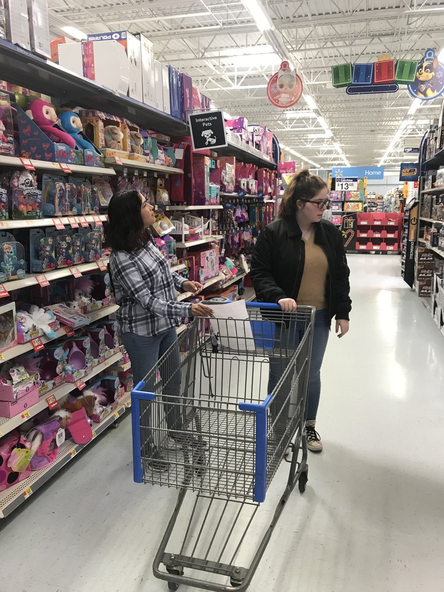 normanokpd's tweet photo. Santa Claus is coming to town! A big thank you to our CPAAN - Citizens Police Academy Alumni of Norman for partnering with us to shop and help provide holiday surprises for several Norman families! #NPDGivesBack #NPDCommunity https://t.co/VgcAf7zE9M