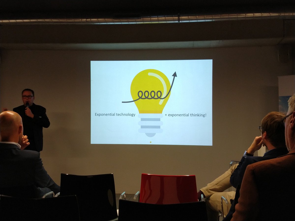 We hebben exponentiële denkers nodig om exponentiële technologieën in te zetten in onze maatschappij volgens <a href="/Sven_Seven/">Sven Mastbooms</a>. Inspirerende keynote voor onze West-Vlaamse ondernemende ambassadeurs. <a href="/POMWVL/">POM West-Vlaanderen</a> <a href="/XAcademybe/">Exponential Academy</a> <a href="/provinciewvl/">Provincie West-Vlaanderen</a>