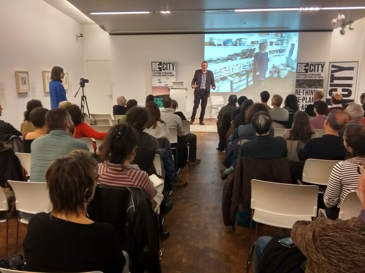 catalunyaeuropa's tweet photo. People asking #WhatIf, this is one of the most important questions of the #TransitionMovement
#reframingUR
Today learning very interesting initiatives of the Transition Movement with @robintransition and @ahuertas234. https://t.co/otM98YquVY