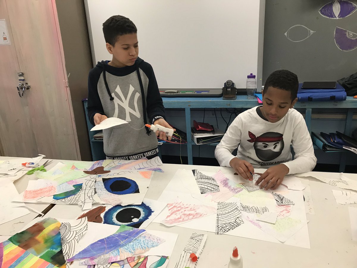 smith25a's tweet photo. 7th grade art class creating abstract animal design. https://t.co/Agnpdx6L8h