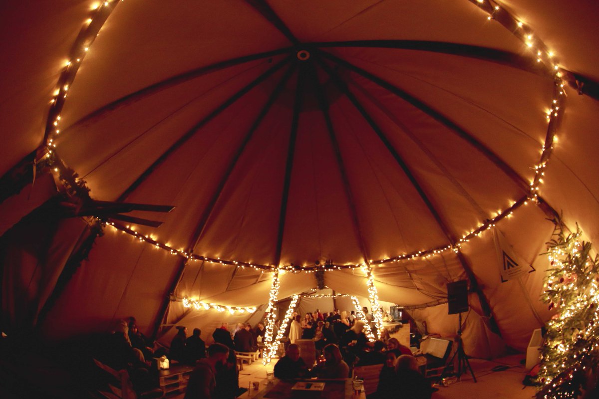 Cosy tipi + mulled wine + amazing street food = The PERFECT festive weekend 😍🔥🍷 Come and find us on Gateshead Quayside! #Nefollowers #NEbloggers