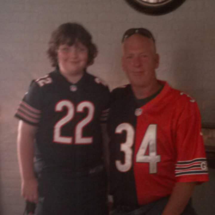 CarmackCarman's tweet photo. @PNCBank @ChicagoBears #FiveStarfan like father like son https://t.co/EVQ1oghOv0