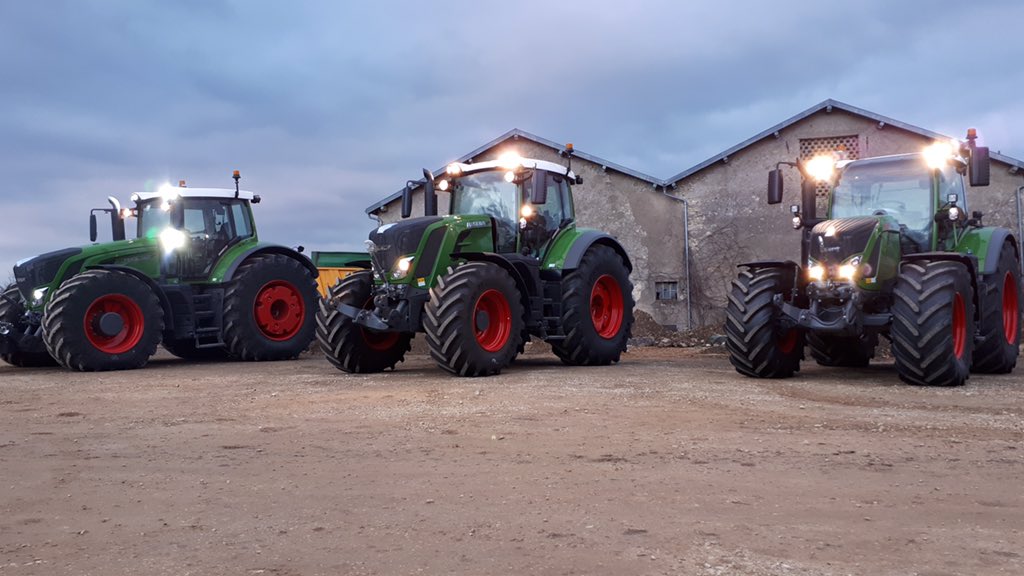 PersonDamien's tweet photo. Aujourd'hui C4M était présent au lycée de #Courcelles-chaussy afin de réunir ses clients #Fendt @AGCOcorp possesseurs de tracteurs #varioguide pour échanger et aussi se perfectionner dans la conduite et l'utilisation de leurs matériels bavarois! @coopEMC2 https://t.co/70XvZCIHKf