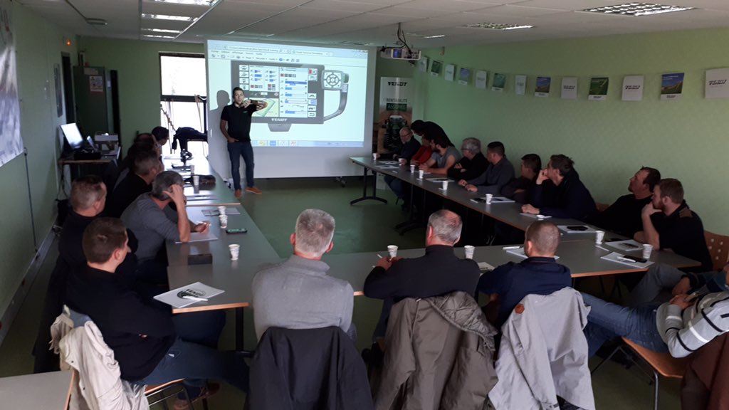 PersonDamien's tweet photo. Aujourd'hui C4M était présent au lycée de #Courcelles-chaussy afin de réunir ses clients #Fendt @AGCOcorp possesseurs de tracteurs #varioguide pour échanger et aussi se perfectionner dans la conduite et l'utilisation de leurs matériels bavarois! @coopEMC2 https://t.co/70XvZCIHKf
