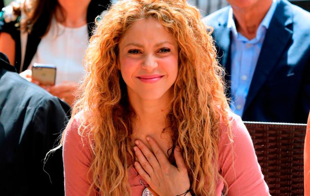LatinMapsTV's tweet photo. ¡Shakira estaría embarazada por tercera vez y sería una niña! 😍💖 La más acertada clarividente de Cuba aseguró que Shak 😮 tomará una drástica decisión en su vida, 😮 y que estaría esperando una niña. 🥰 Ver más ➡️ https://t.co/BbJvqzftjb https://t.co/3BXKldcFQf