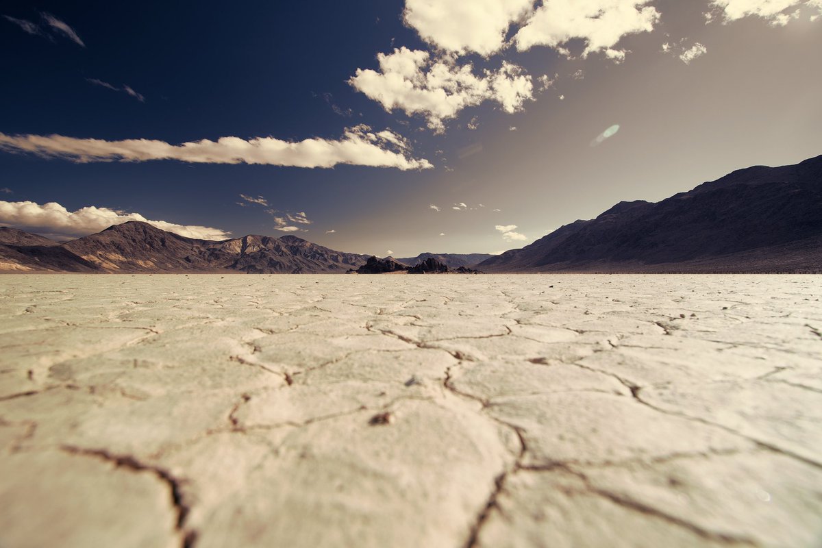 A_TAD's tweet photo. (1/2)From my 7th trip to #DeathValley last March. FINALLY made it out The Racetrack. Tough to reach (never had a vehicle that could make it out there before I got my Honda Pilot last year), but so worth it. Incredible spot. (14 Mar 2018) https://t.co/6Kci3IgjjJ