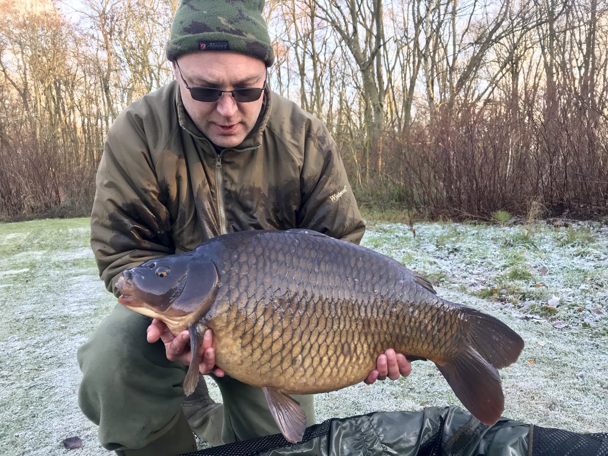 ChurchwoodFish's tweet photo. It was cold ❄️❄️❄️ outside this morning but it didn’t put this deep sided Churchwood Lake Common  Of taking a liking to a @TeamMainline #hybrid #dumbbell @KordaOfficial #kranks #DarkMatter #winterhero #carp #carpfishing #dayticket #brentwood #essex #winter https://t.co/MrFbASkye1