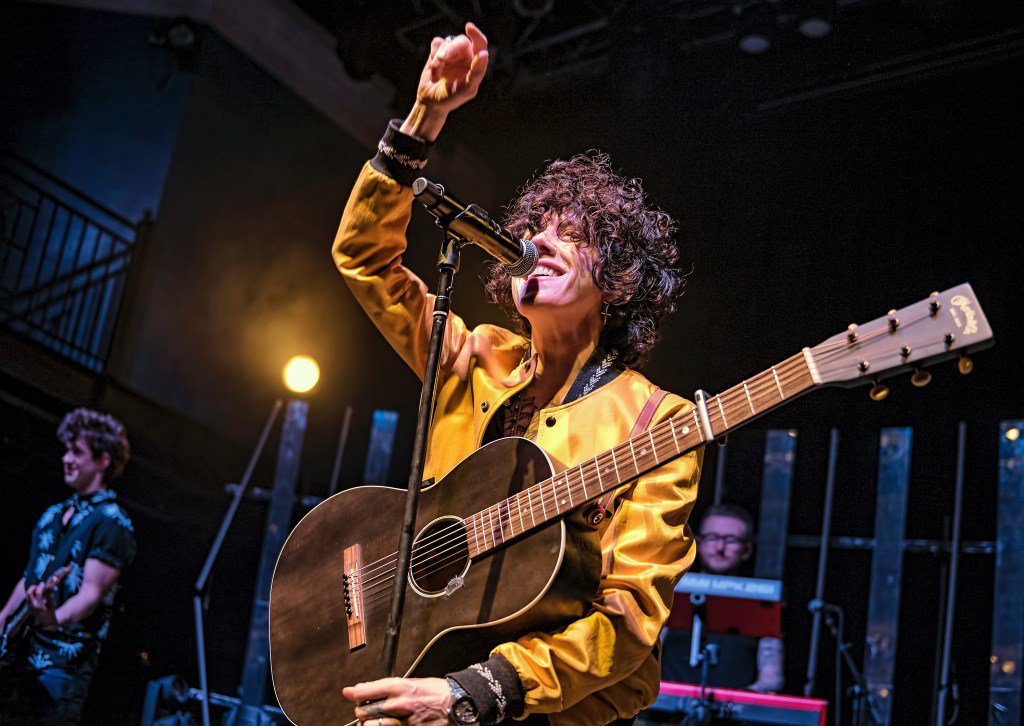 ParklifeDC's tweet photo. Best of the Year: Blogger @dangermaus lists his top 10 concerts of 2018: @lomatheband @superchunk @iamlp @japandroids @Glen_Hansard @tallestman @SylvanEsso @mitskileaks @courtneymelba @PeterBjornJohn #bestof2018 #bestconcerts https://t.co/uINZmOBAhx https://t.co/hf82V9o5me