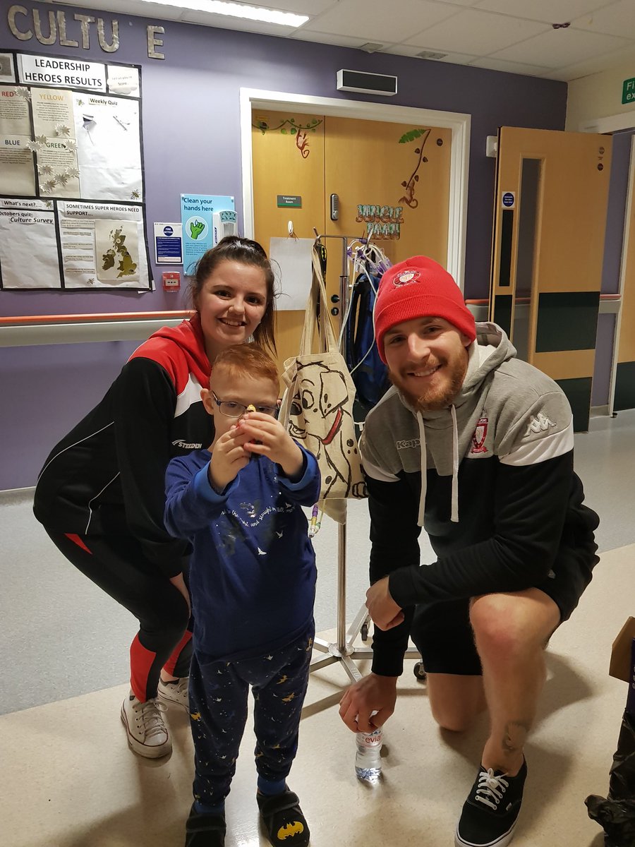 @SalfordDevils @RMCHosp @RMCHcharity @RMCH_Ward84 @RMCHDental @RMCH_Ward78 @RMCH_BMTU @RMCH_PED @RMCH_Ward77 @MENnewsdesk @BBCRMsport Thanks for taking the time to visit it meant alot xx wishing you all a happy Christmas xx