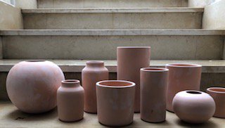 H_to_Market's tweet photo. Alex (@flintandkent) is back in #Tunisia for our 2nd round of #productdevelopment! Check out the terra-cotta vases from Poterie Ghozzi &amp; wooden bowls from Olivine. Special thanks to our partner Institut du Développement Humain, and designers Flayou and Khansa! #HandmadeIsModern https://t.co/zmgF4YqIkT