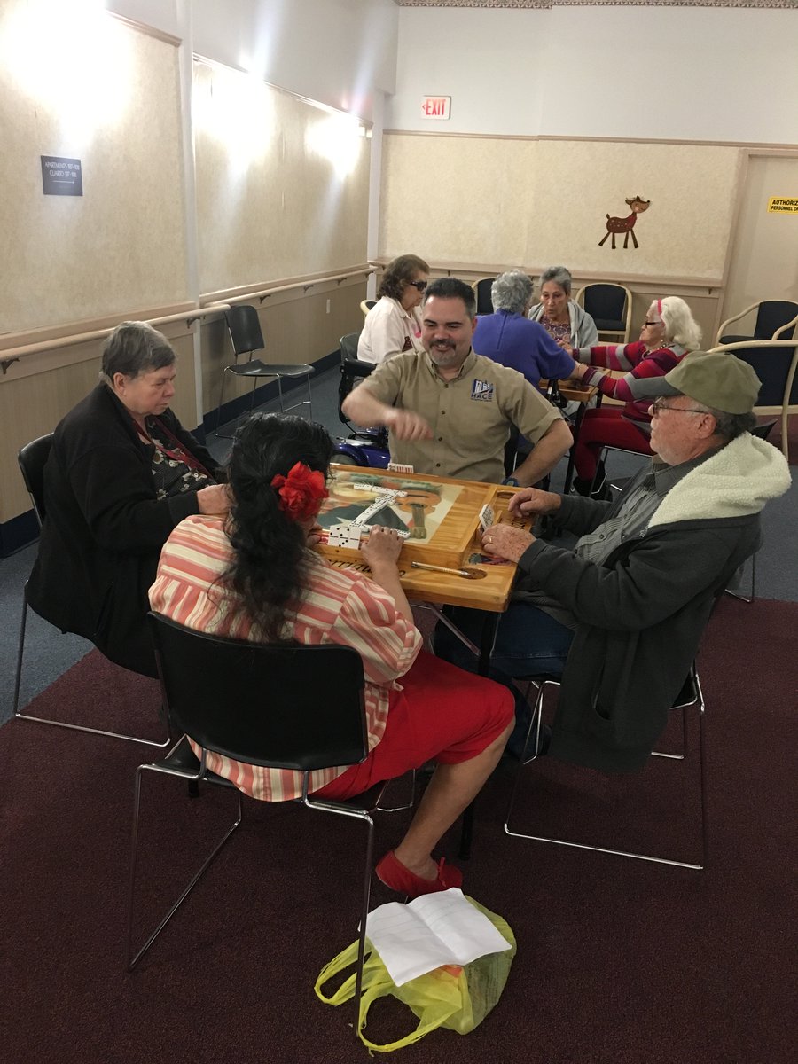 Playing dominoes with our residents. Dominoes, besides being exciting and original, require concentration and cunning. Although you do not believe it, playing it will provide relaxation, strengthen your intelligence and allow you to have a nice time with your friends or family.
