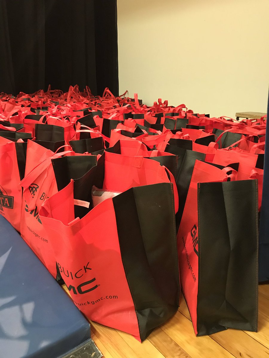 whitneyTDSB's tweet photo. Whitney students helped assemble 275 kits to be donated to Women’s shelters around the city! Kits for a Cause! Making a difference! https://t.co/sTQXuNHNiA