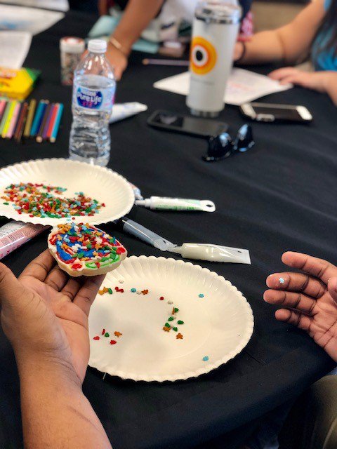 UTAPSA's tweet image. Many thanks to those who were able to attend our #holidayparty today in the Gregory Games Room (@UTRecSports)! There's no better way to get into the festive spirit than decorating cookies 🤤