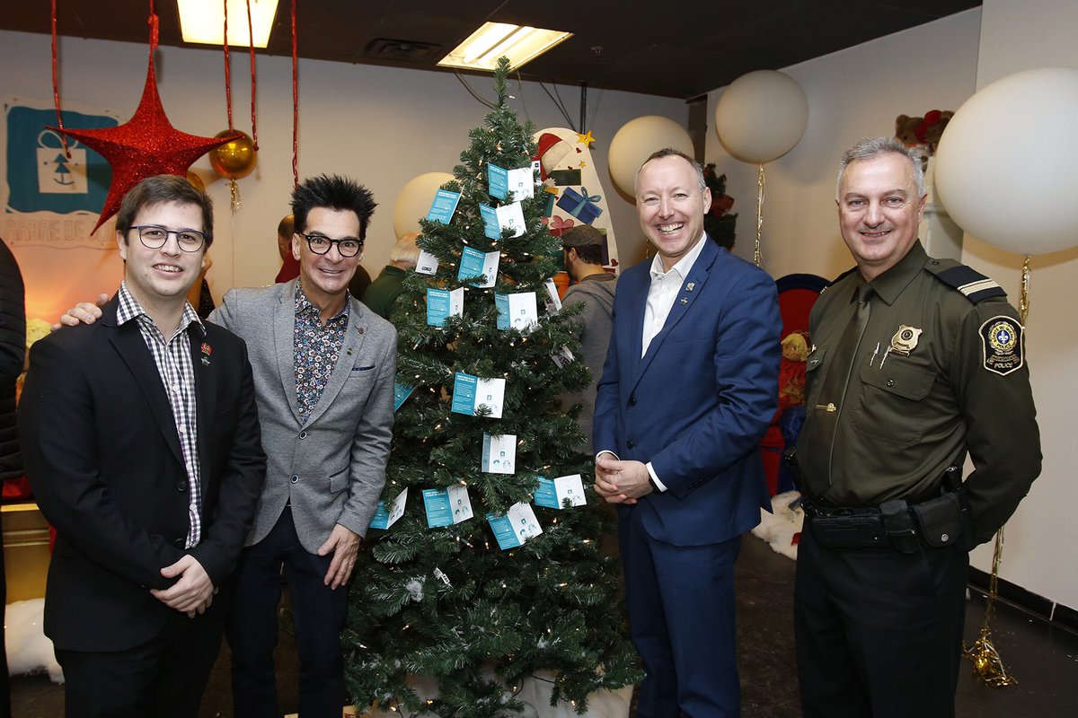 L’Arbre de la joie est de retour aux Promenades de Sorel! Merci à la <a href="/sureteduquebec/">Sûreté du Québec</a> , maître d’oeuvre de cette initiative, ainsi qu’à tous les nombreux bénévoles et donateurs!