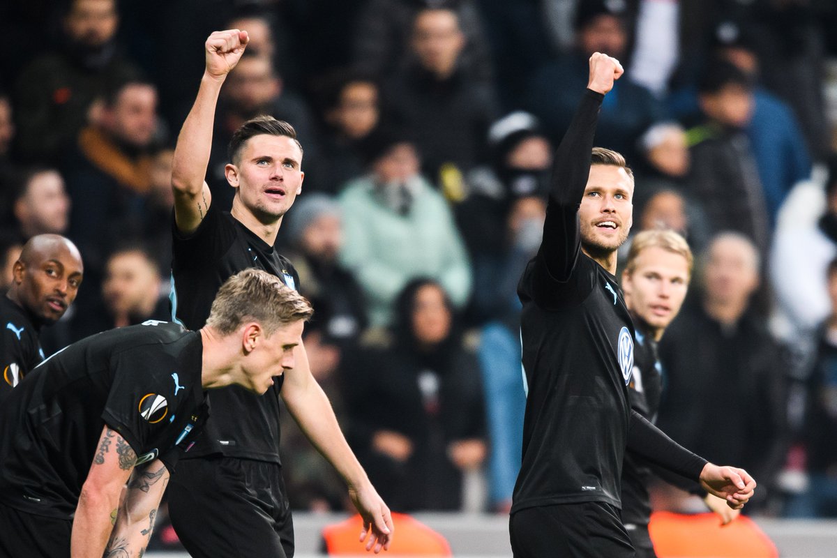 JAAAAAAAAAAA!
VI ÄR VIDARE! 

#BJKMFF | 0–1 | #UEL